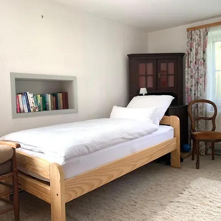 2 Separate Mit 5 Schlafzimmern Fuer 9 Personen Holiday home Uehlingen-Birkendorf