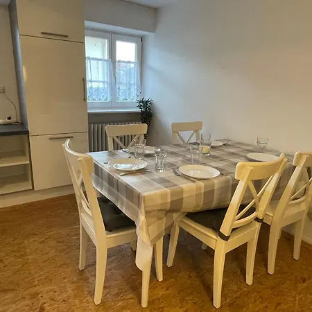 2 Separate Mit 5 Schlafzimmern Fuer 9 Personen * Uehlingen-Birkendorf
