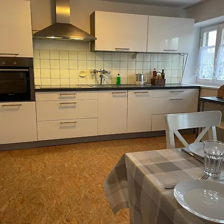 2 Separate Mit 5 Schlafzimmern Fuer 9 Personen