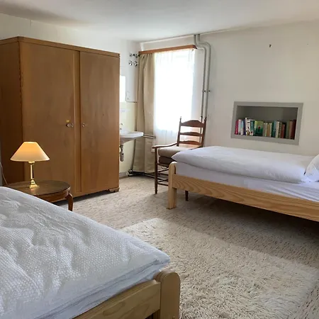 2 Separate Mit 5 Schlafzimmern Fuer 9 Personen Nyaraló