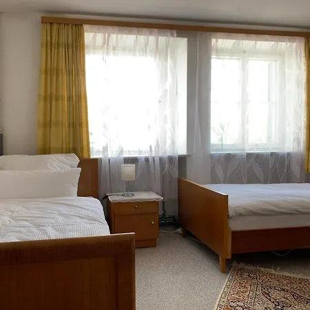 Holiday home 2 Separate Mit 5 Schlafzimmern Fuer 9 Personen Uehlingen-Birkendorf