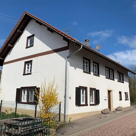 2 Separate Mit 5 Schlafzimmern Fuer 9 Personen *