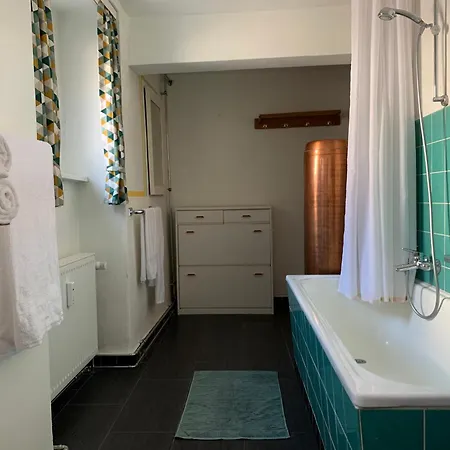 Holiday home 2 Separate Mit 5 Schlafzimmern Fuer 9 Personen Uehlingen-Birkendorf